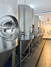 Agrometal cervecería, tanques cónicos cilíndricos de acero inoxidable (CCT), recipiente cónico cilíndrico (CCV) en Hungría - Gyula.